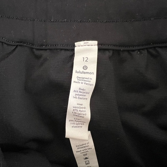 Lululemon Tracker Short in Black Size 12 - Picture 4 of 4